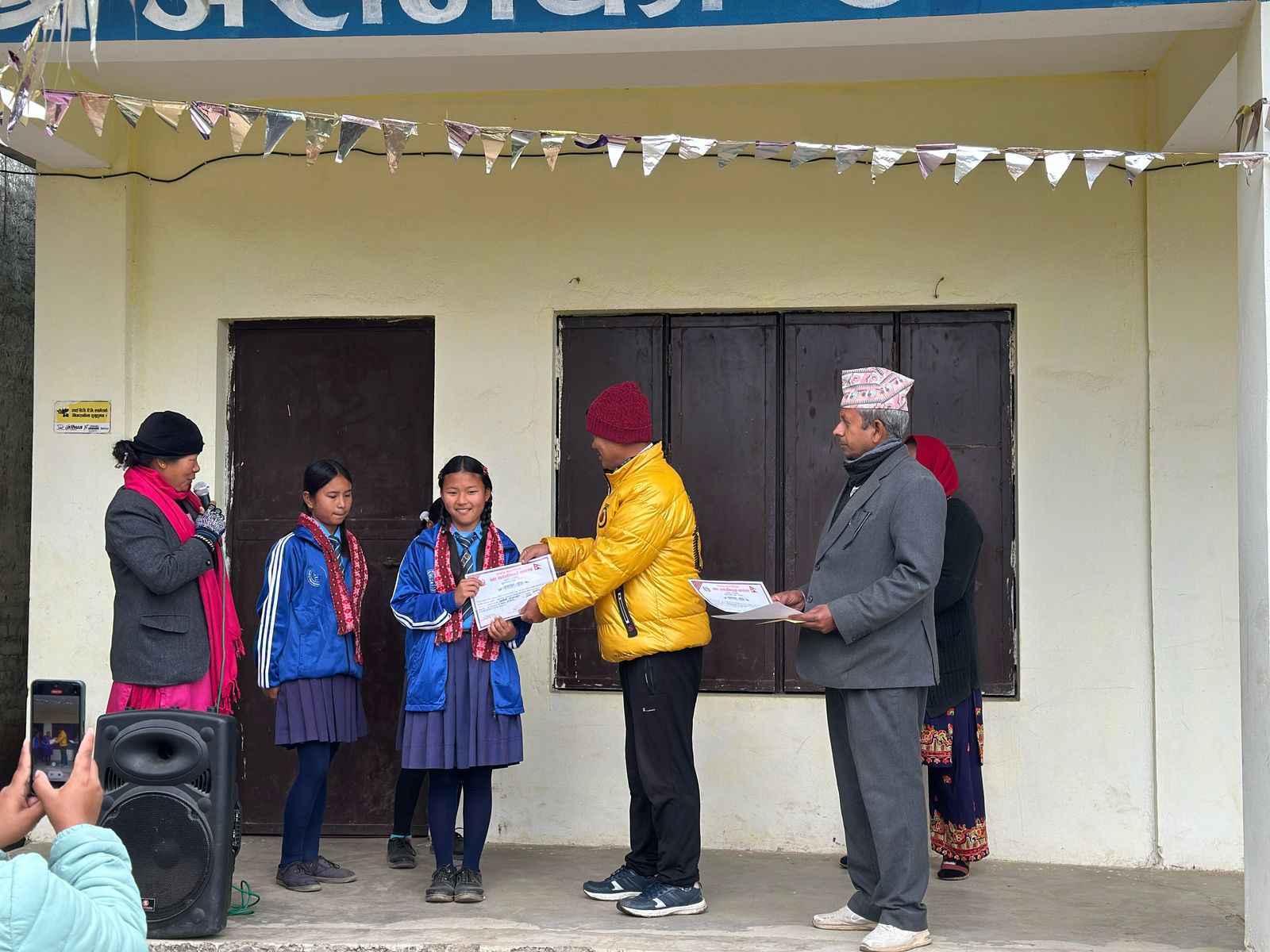 विद्यालयको तस्बीरहरू